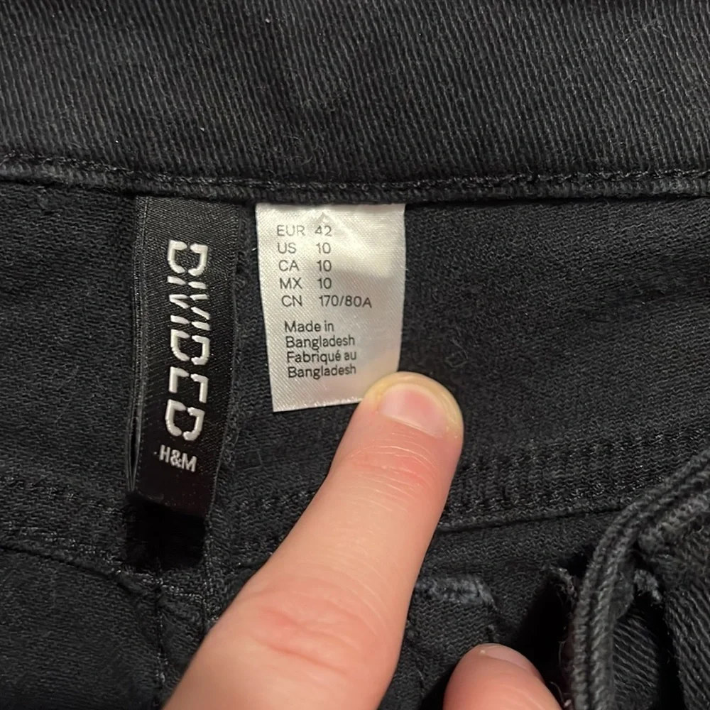 Black jean shorts - Picture 3 of 5